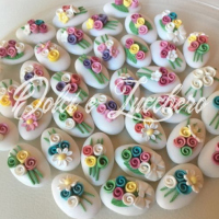 confetti classici decorati con fiori colorati