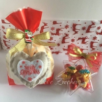 Pack natalizio con sacchetto di biscotti e scatolina con confetti decorati