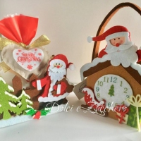 Sacchetto di biscotti natalizi confezionati in portabiscotti in feltro a tema Natale