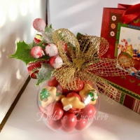 Sfera di Natale con 5 confetti stella decorati e nocciole confettate al cioccolato