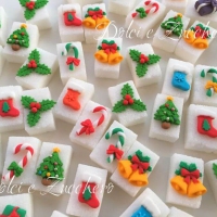 Zollette decorate con pasta di zucchero a tema natalizio