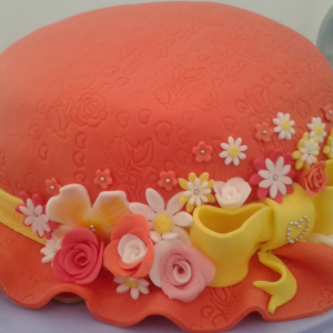 Torta decorata Compleanno a forma di cappello 2