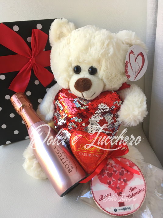 Confezione regalo di San Valentino con peluche